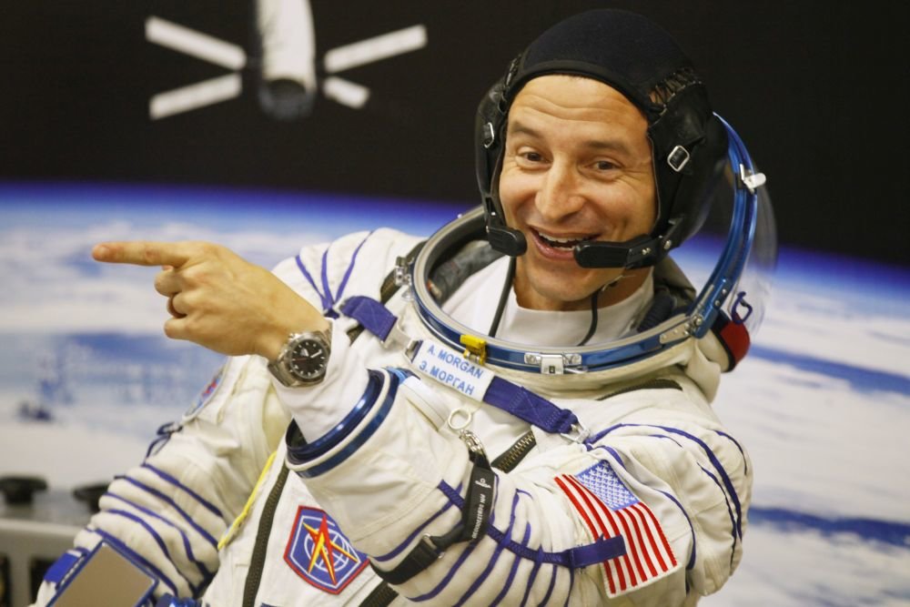 У американского астронавта с МКС отказал скафандр