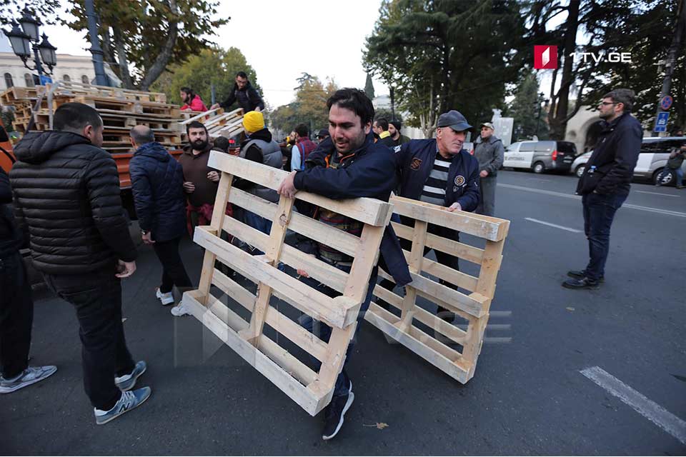 Протесты в центре Тбилиси набирают обороты, прозвучал призыв к досрочным выборам (обновлено)