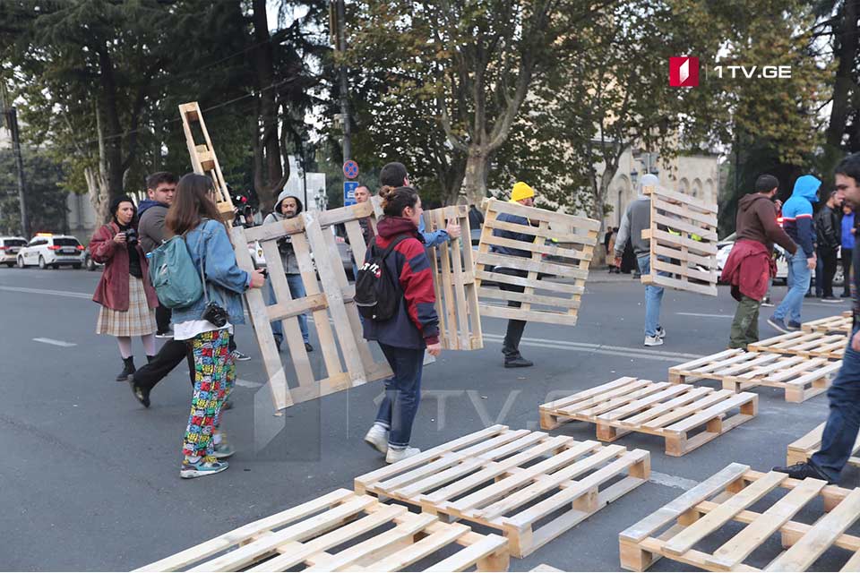Протесты в центре Тбилиси набирают обороты, прозвучал призыв к досрочным выборам (обновлено)