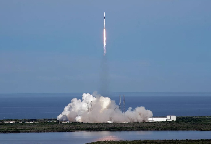 Во Флориде стартовала ракета-носитель Falcon 9 с 60 спутниками Starlink