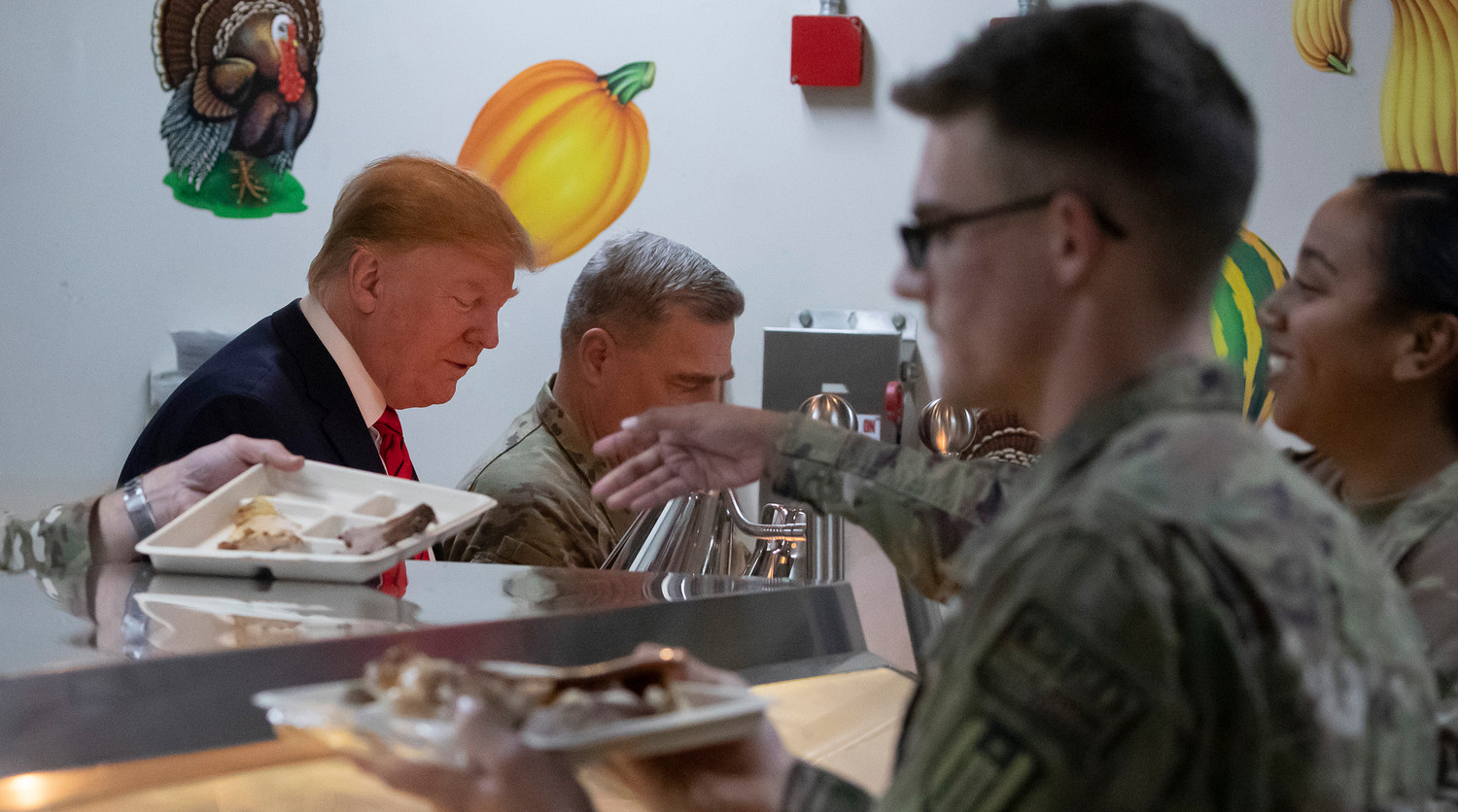 Трамп накормил солдат в Афганистане