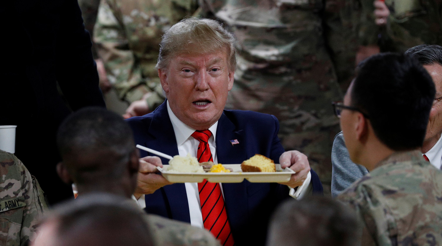 Трамп накормил солдат в Афганистане