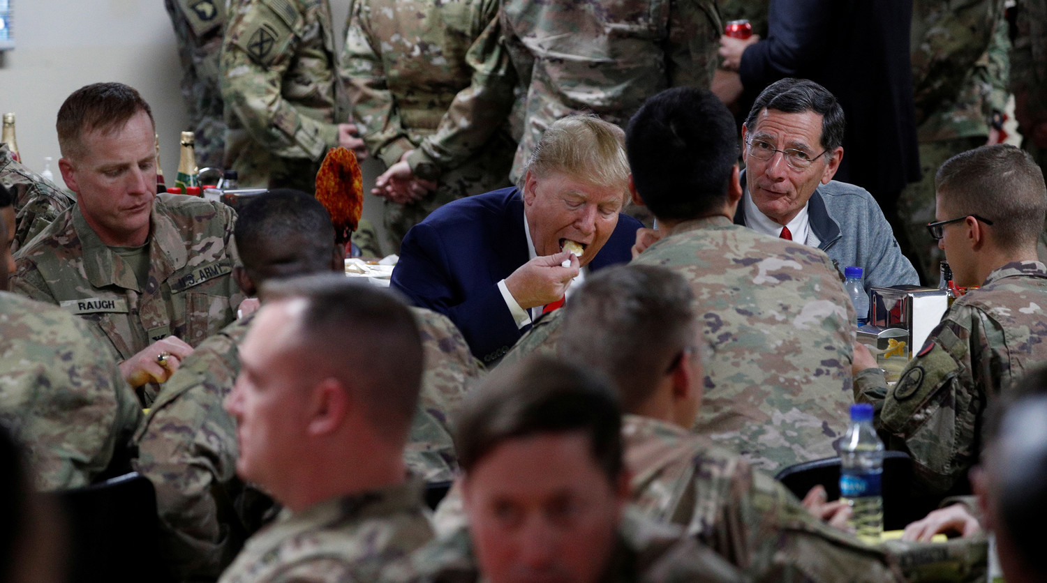 Трамп накормил солдат в Афганистане