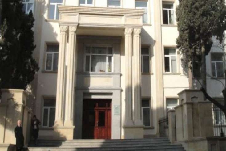В Баку в школе №35 образовались трещины, ученики переведены в школу №34