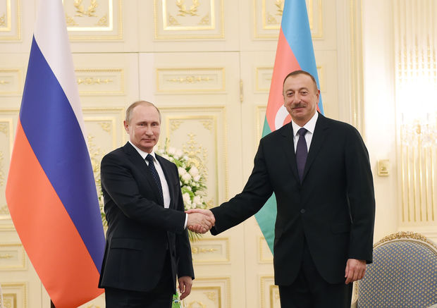 Владимир Путин позвонил Ильхаму Алиеву