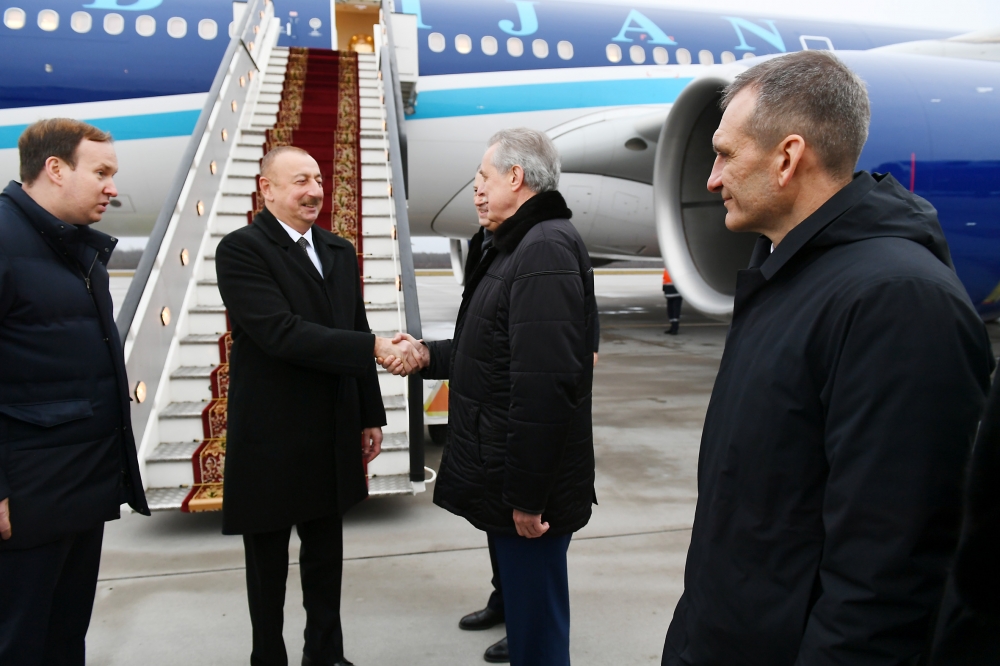 Ильхам Алиев прибыл в Санкт-Петербург