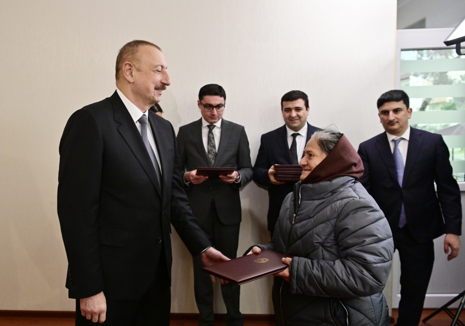 Ильхам Алиев предоставил квартиры и машины семьям шехидов и инвалидам Карабахской войны