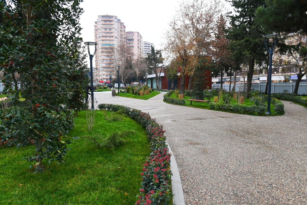 Ильхам Алиев ознакомился с работами по реконструкции в парке Бинагадинского района
