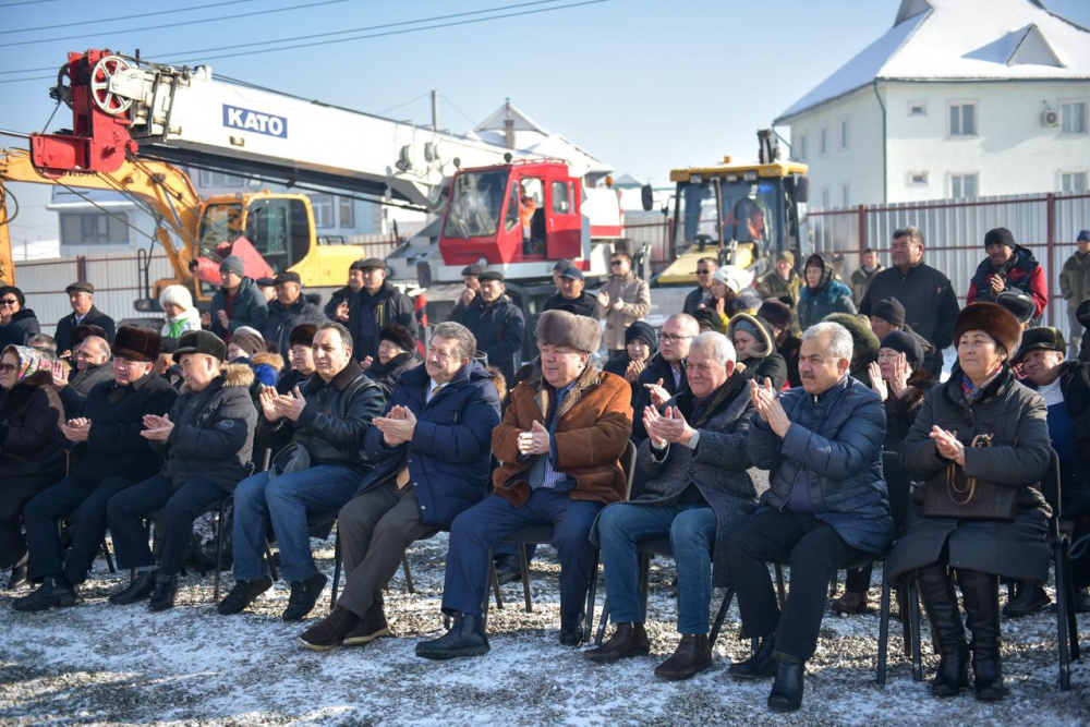 В Бишкеке строят школу на деньги Азербайджана