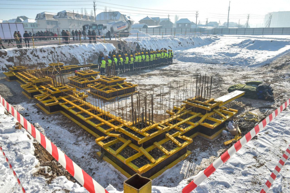 В Бишкеке строят школу на деньги Азербайджана