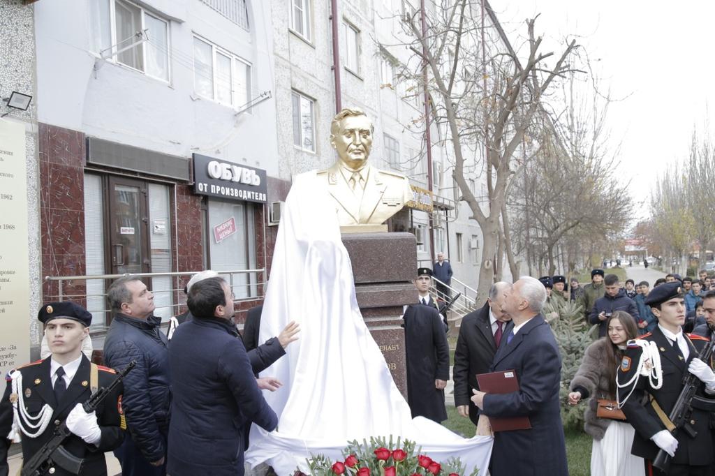 В Дербенте по инициативе Ильхама Алиева состоялось открытие памятника Гусейну Расулбекову
