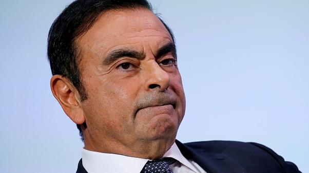 СМИ: экс-глава Nissan сбежал в чехле для музыкальных инструментов