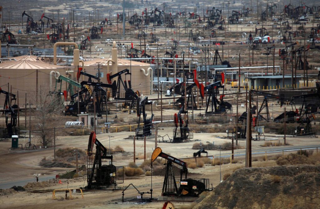 Bloomberg: ОПЕК предрекла конец "золотого века" добычи сланцевой нефти