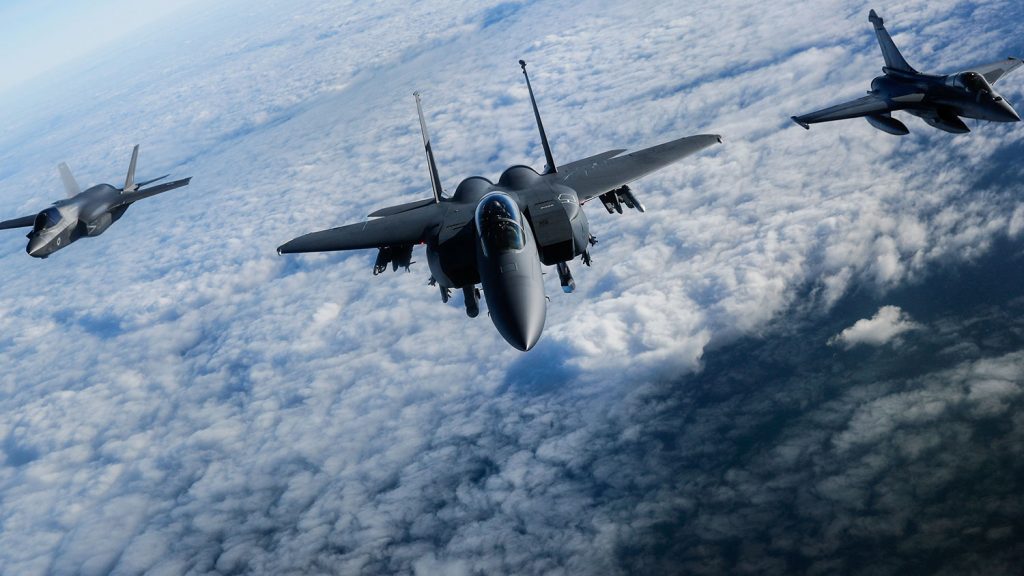 ВВС США нанесли удар по военной базе шиитских бойцов: не менее 25 погибших