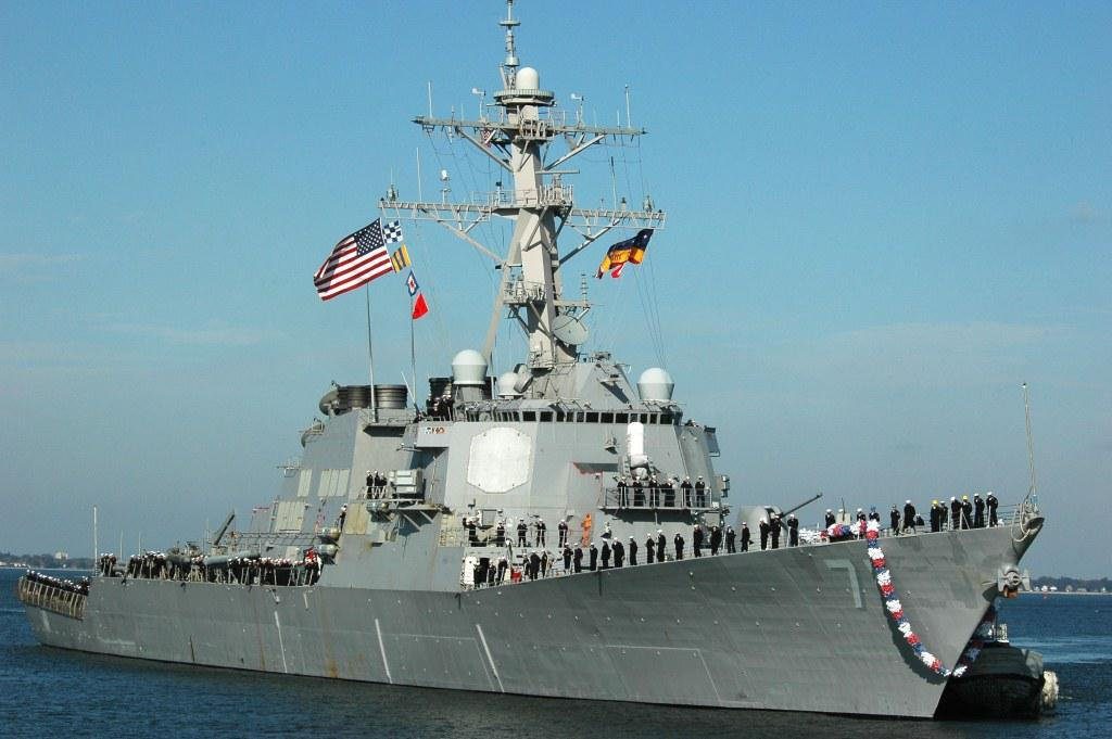 Эсминец ВМС США вошел в Черное море