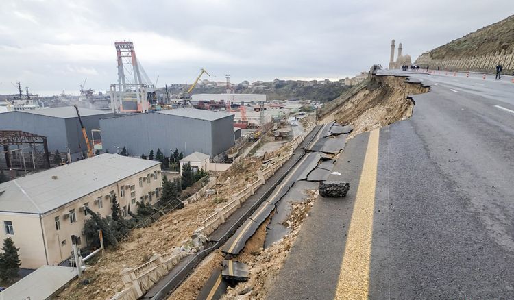Движение на дороге в поселке Бибиэйбат будет восстановлено завтра