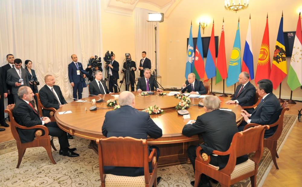 Ильхам Алиев принял участие в неформальной встрече глав государств СНГ