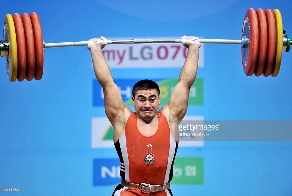 Низами Пашаев завоевал титул трехкратного чемпиона мира по тяжелой атлетике