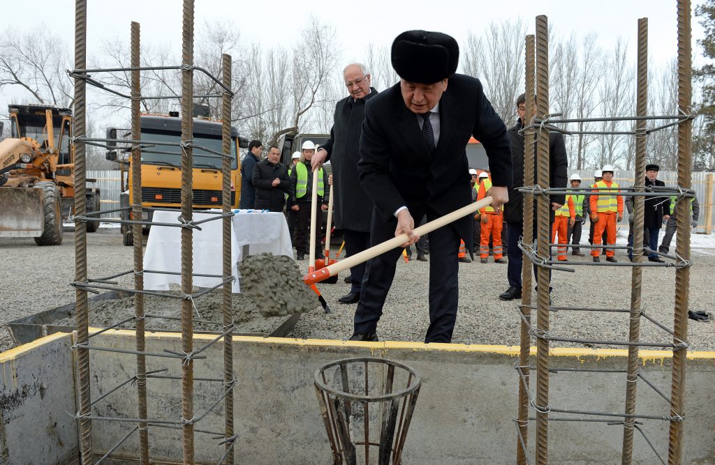 Президент Кыргызстана заложил фундамент Парка дружбы с Азербайджаном