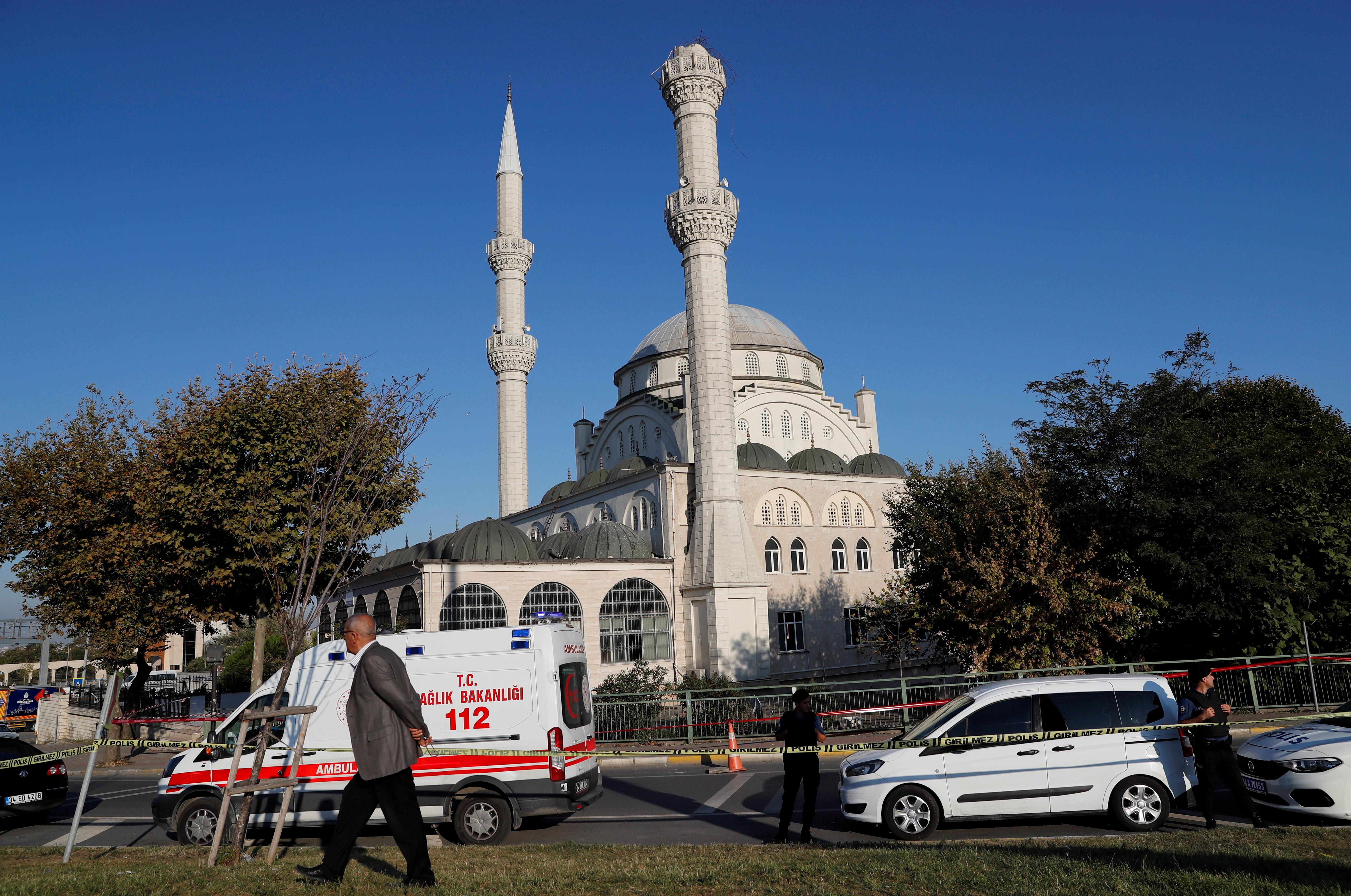 Стамбул тряхнуло: люди в панике выбегали из домов