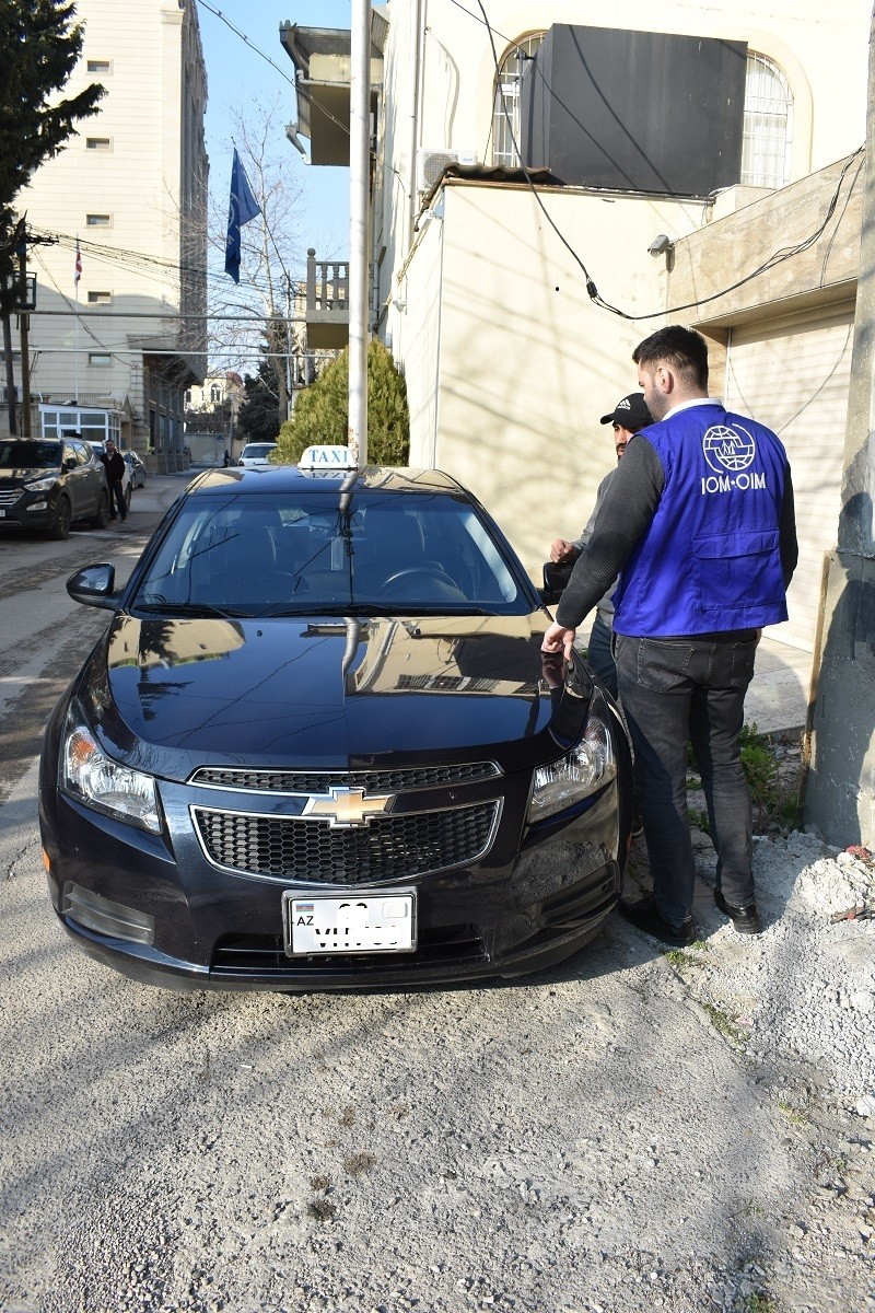 Вернувшихся из Нидерландов в Азербайджан обеспечили автомобилями