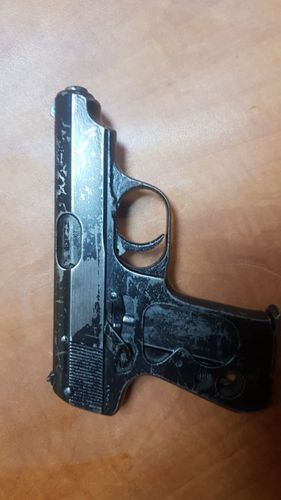 В Гяндже задержали вооруженного мужчину. Ранен сотрудник полиции