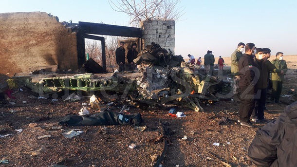 Жуткие кадры с места падения украинского авиалайнера в Иране