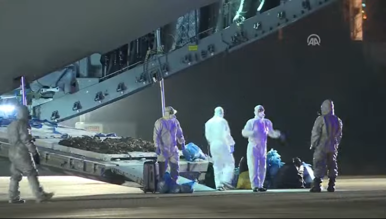 Посол Хазар Ибрагим поговорил с эвакуированными из Китая гражданами Азербайджана