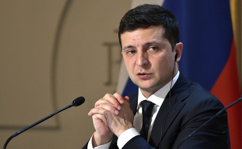 Рейтинг доверия к Зеленскому упал ниже 50%