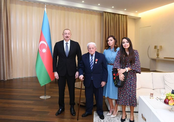 Ильхам Алиев вручил Алибабе Мамедову орден «Шараф»