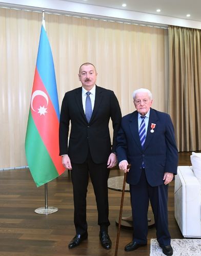 Ильхам Алиев вручил Алибабе Мамедову орден «Шараф»