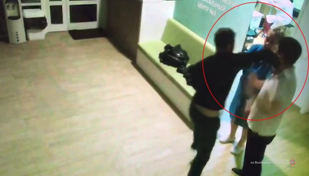 Азербайджанец избил врача и медсестру перинатального центра в Волгограде
