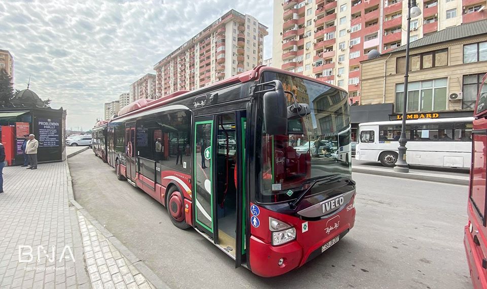 Между станциями бакинского метро курсируют экспресс-автобусы