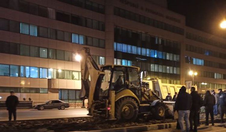 Столичные власти прокомментировали перенос памятника Хатаи (обновлено)