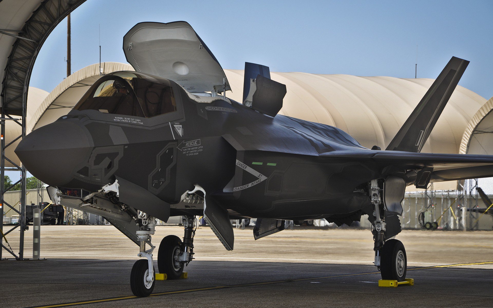 США показали мощь F-35 перед российскими военными в Сирии