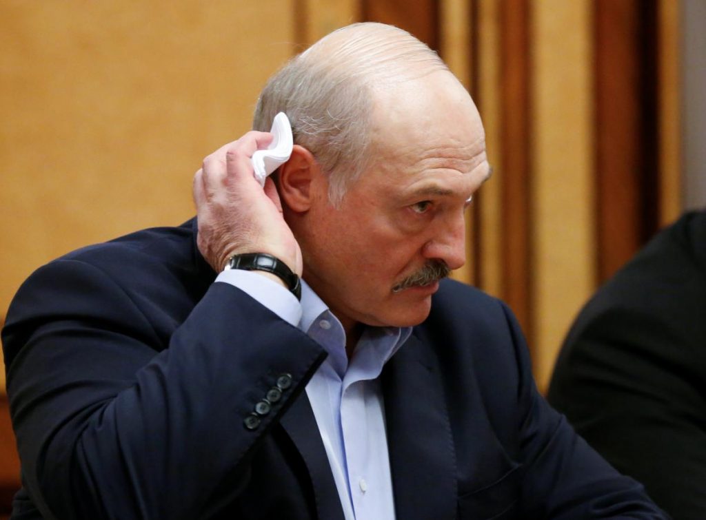 «Ни к черту»: Лукашенко раскритиковал российские тесты на коронавирус