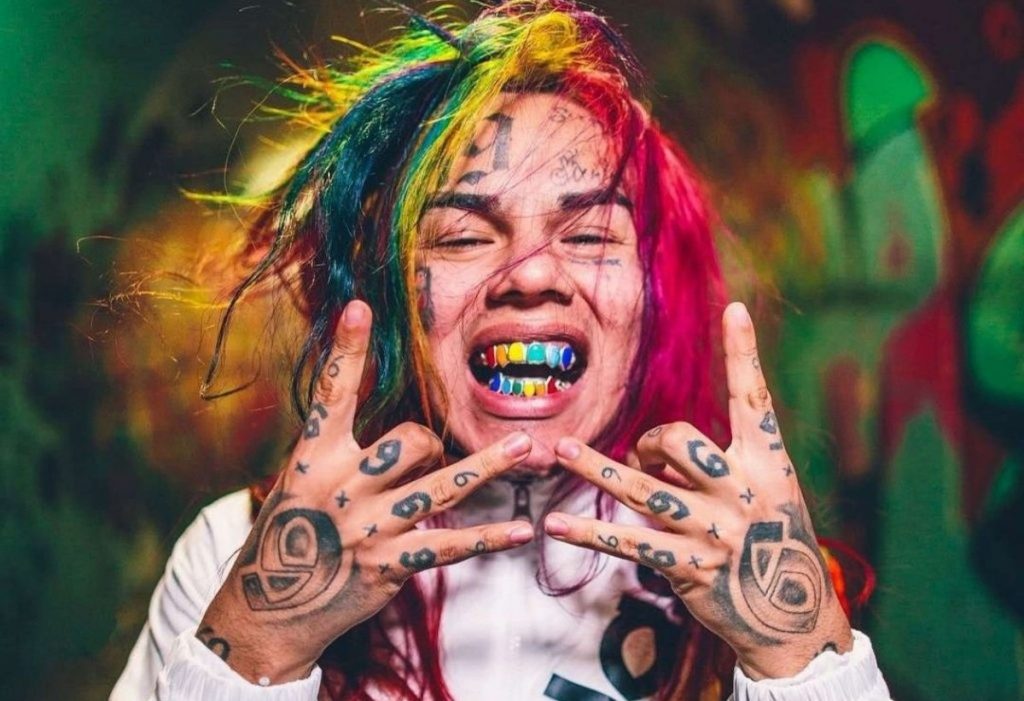 Рэпера Tekashi 6ix9ine выпустили из тюрьмы из-за коронавируса