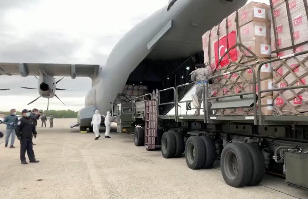 США выразили благодарность Турции за медицинскую помощь для борьбы с COVİD-19
