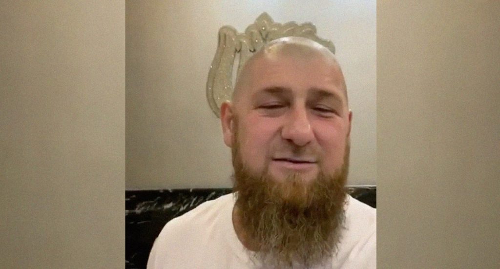 Кадыров подал чеченцам пример и побрил голову