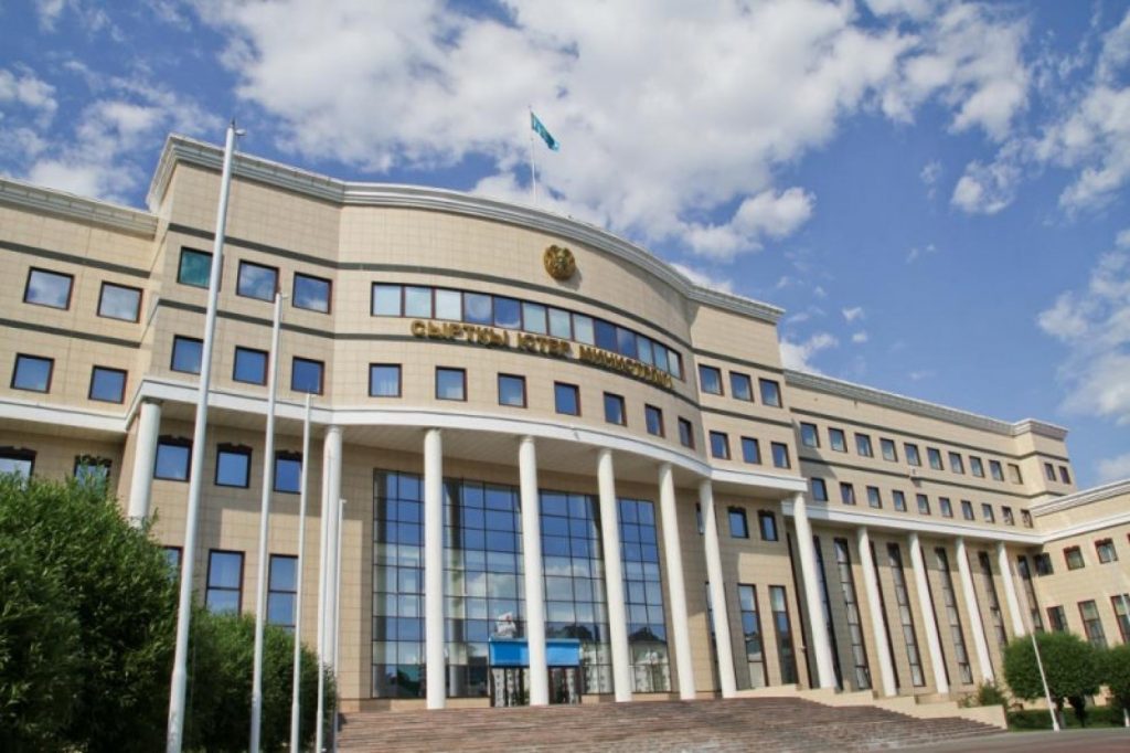 Казахстан отвергает обвинения в разработке биологического оружия