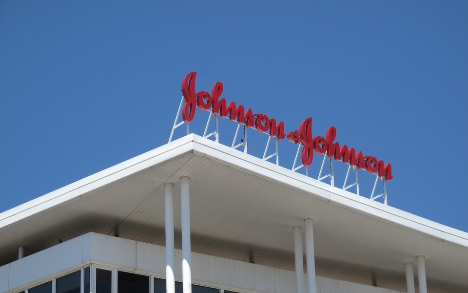 Johnson & Johnson перестанет продавать косметику, высветляющую кожу