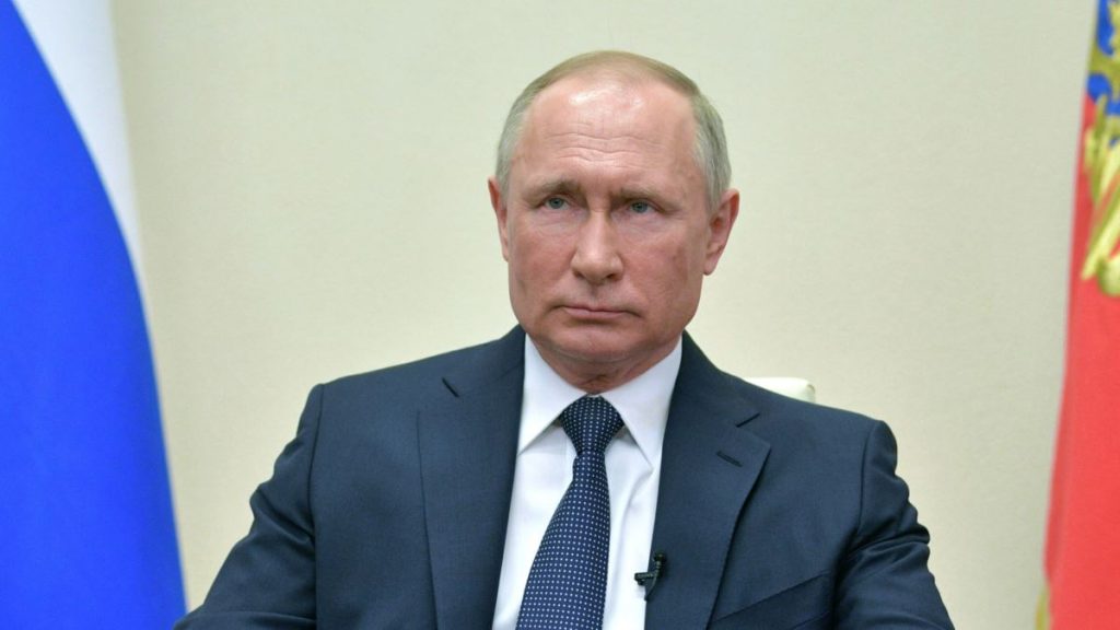 В кабинете Путина есть кожаный диван с подушками
