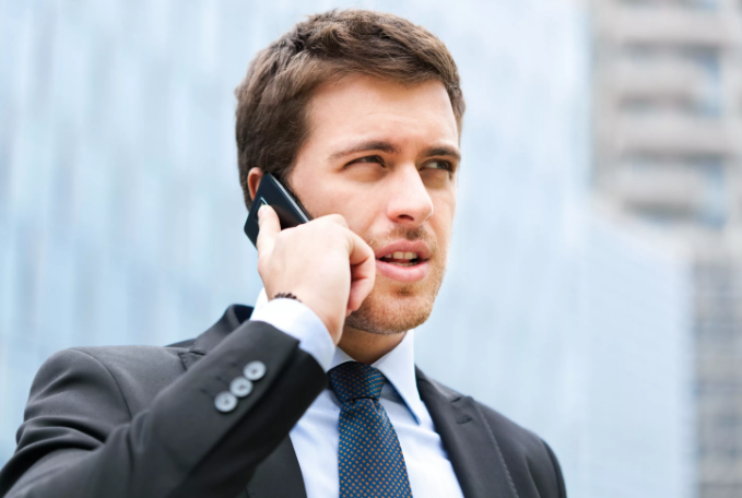 Названа вероятность заражения коронавирусом от смартфона