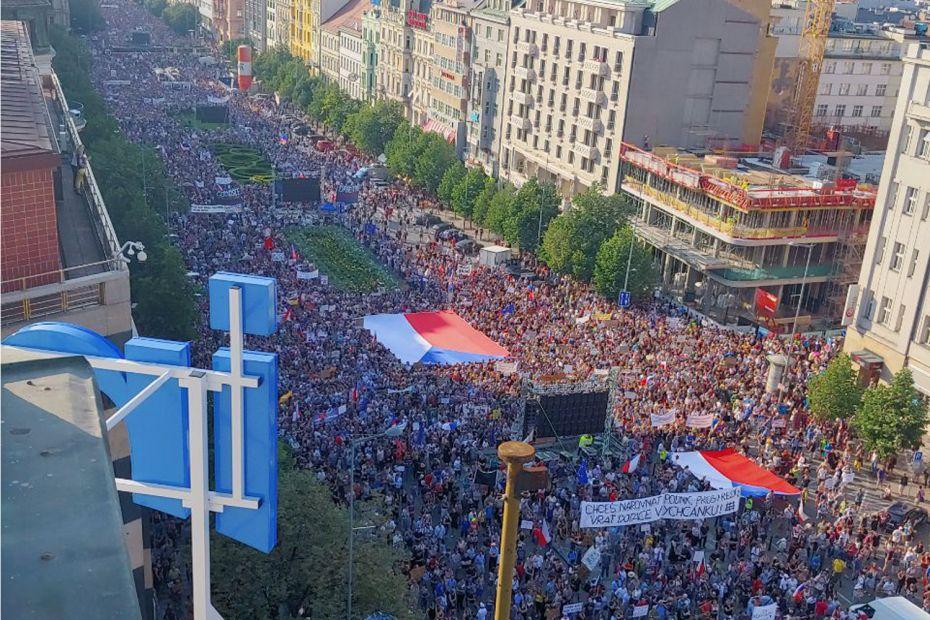 В Чехии прошли митинги протеста против действий властей во время пандемии