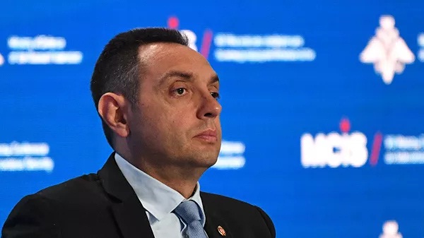 Глава Минобороны Сербии заразился коронавирусом