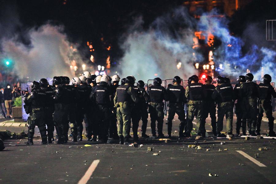 В Сербии в нескольких городах произошли беспорядки из-за ковида