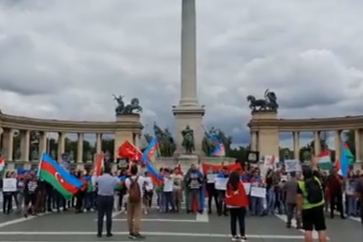 В Будапеште прошла акция в поддержку азербайджанской армии