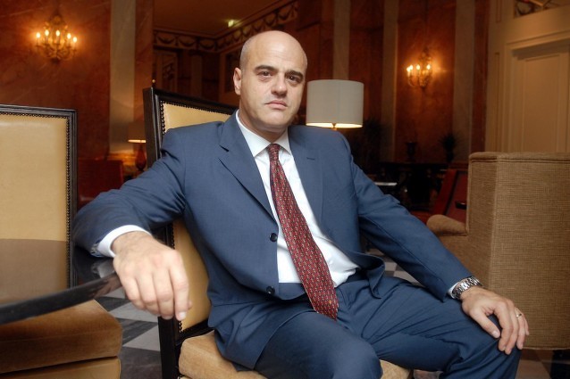 Глава Eni может получить 8 лет тюрьмы