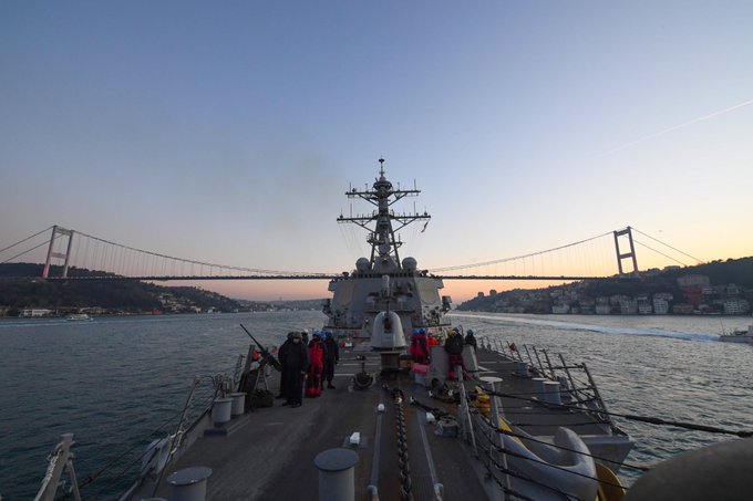 Американский эсминец взял курс на Черное море