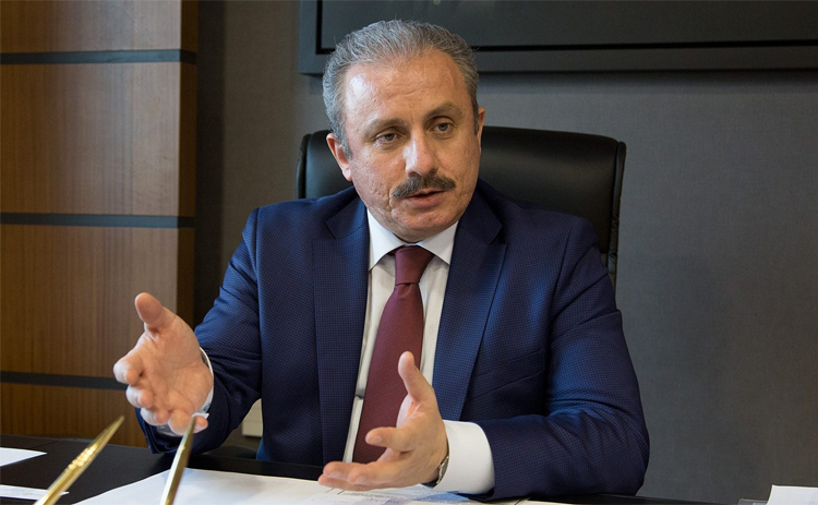Мустафа Шентоп сохранил за собой пост главы турецкого парламента